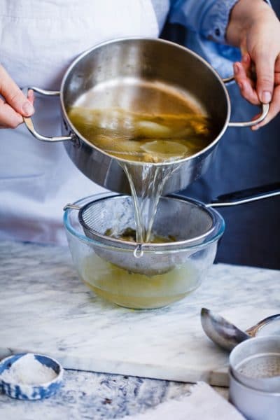 You are currently viewing Is Bone Broth the Answer to Your Gut Problems?